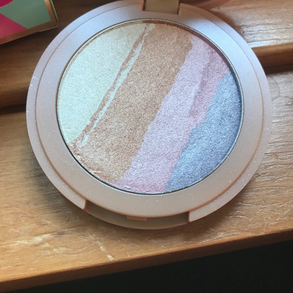 ❌SOLD❌🌟4xHP🌟Tarte Rainbow Highlighter - Picture 4 of 6